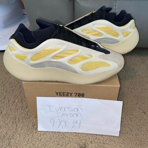 Yeezy 700 v3 Safflower